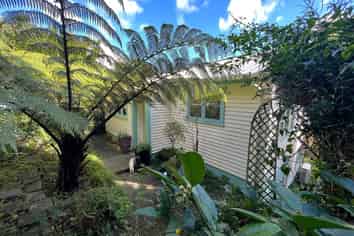 48 Victory Avenue, Karori