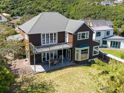 11 Ridvan Grove, Ngaio