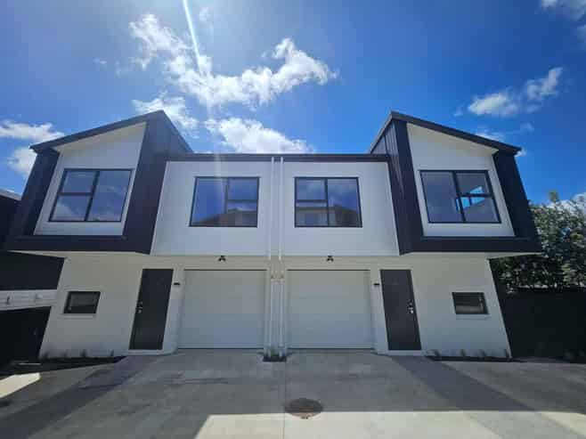 11&13 Tabitha Cres, Henderson