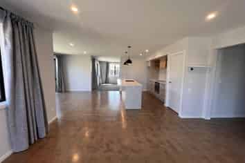 9 Johnson Avenue, Amberley