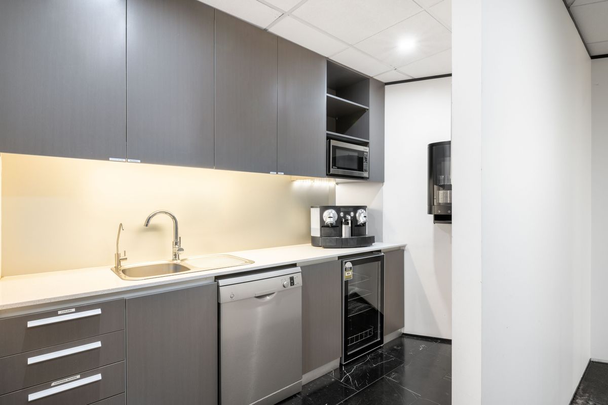 Flexible office for 5 in Regus 410 Victoria Street - Vista 6