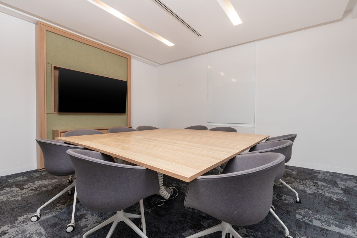 Large office for 10 in Regus 410 Victoria Street