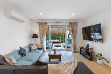 37 Sunshine Boulevard, Sunnyvale