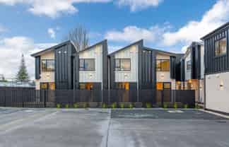 8/9 Blanes Road, Weymouth