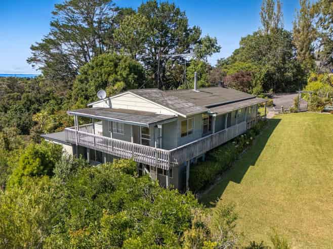 1125 Whangaparaoa Road, Tindalls Beach