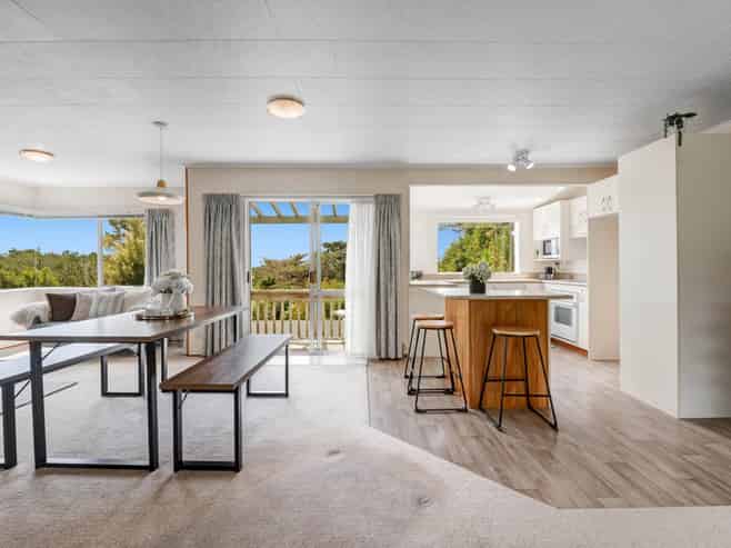 1125 Whangaparaoa Road, Tindalls Beach