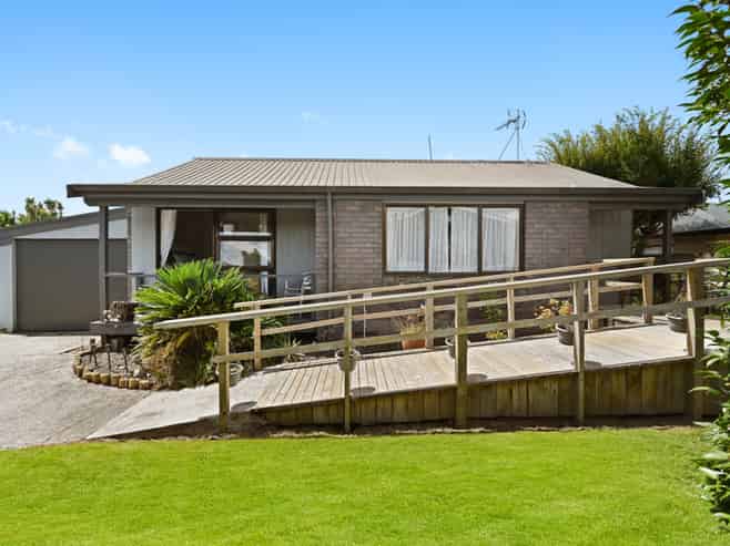 16B Dover Road, Saint Andrews