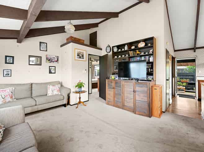 16B Dover Road, Saint Andrews