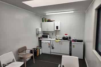 High stud warehouse for lease