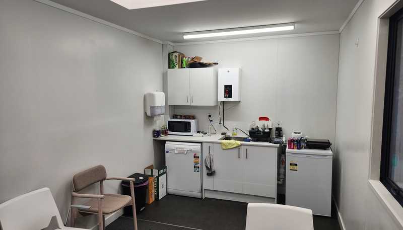 2/1 Lincoln Avenue, Tawa
