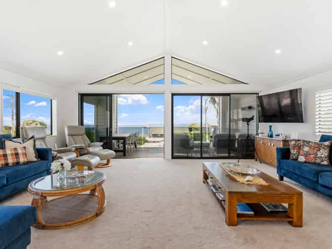 11 Barrier View Road, Leigh