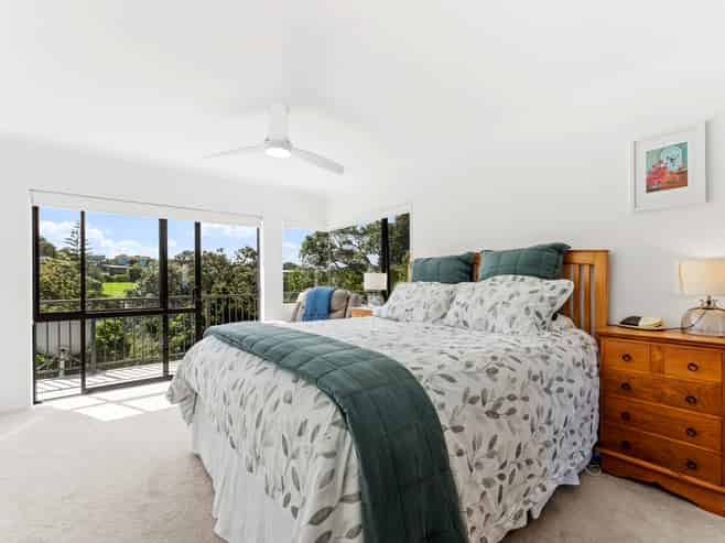 11 Barrier View Road, Leigh