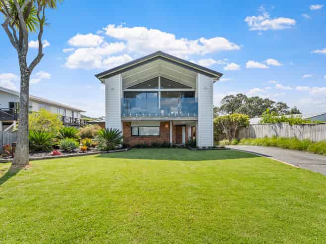 11 Barrier View Road, Leigh