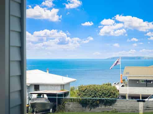 11 Barrier View Road, Leigh