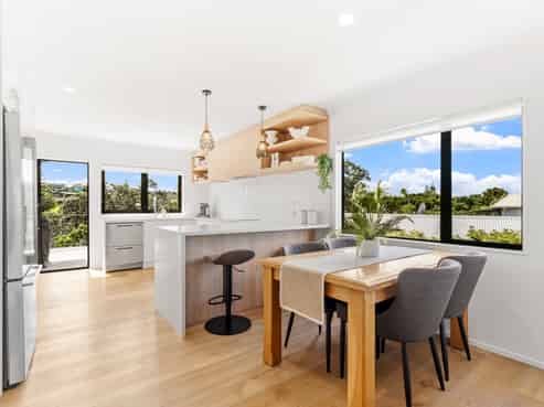 11 Barrier View Road, Leigh