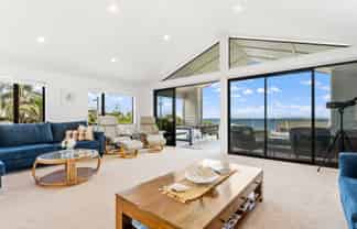 11 Barrier View Road, Leigh