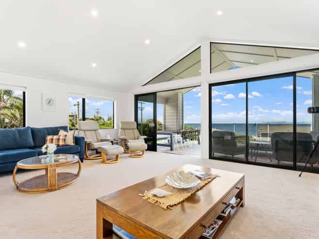 11 Barrier View Road, Leigh