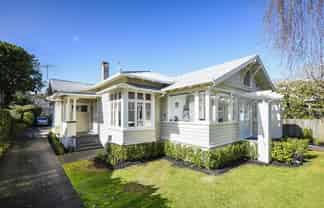 2/4 Crescent Road, Epsom