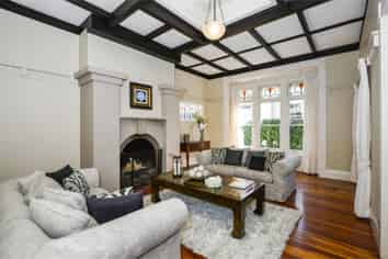 2/4 Crescent Road, Epsom