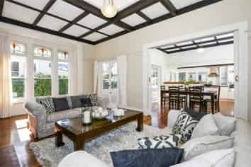 2/4 Crescent Road, Epsom