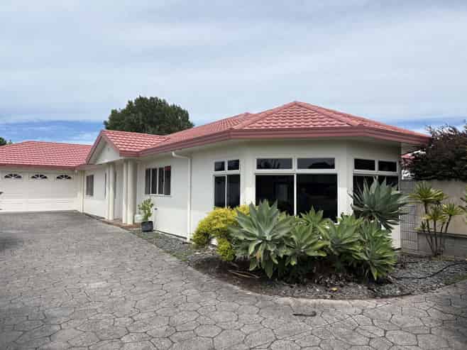 68 Potae Ave , Lytton West