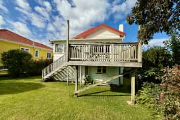 41 Cliff Street, Raglan