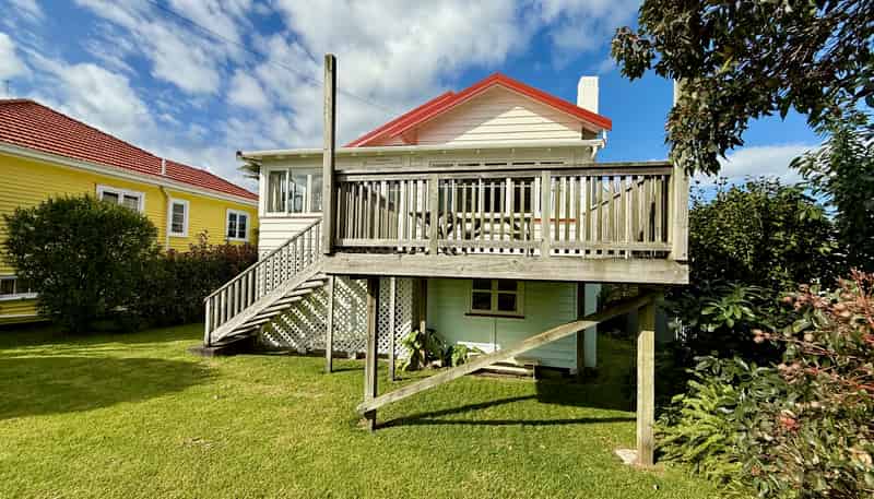 41 Cliff Street, Raglan