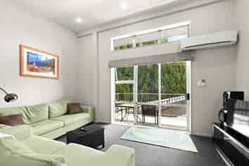 Hands-Off Investment with Global Covenant