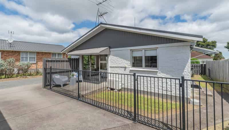 1/58 Great South Road, Papakura