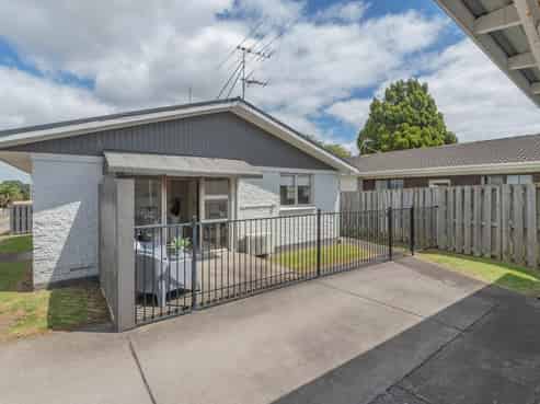 1/58 Great South Road, Papakura
