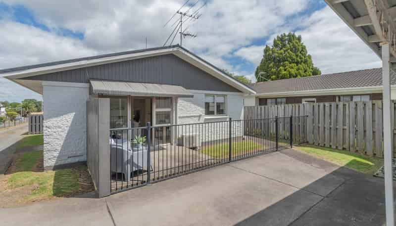 1/58 Great South Road, Papakura