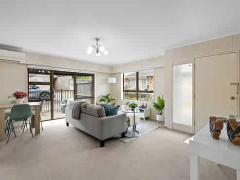 1/58 Great South Road, Papakura