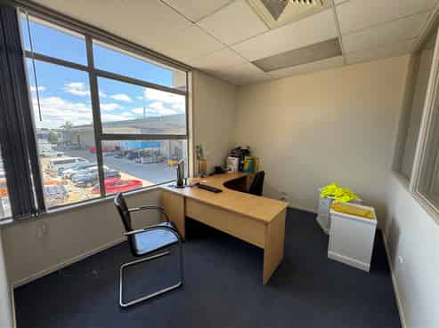 CBRE | Premium Tilt-Slab with Drive-Around Access