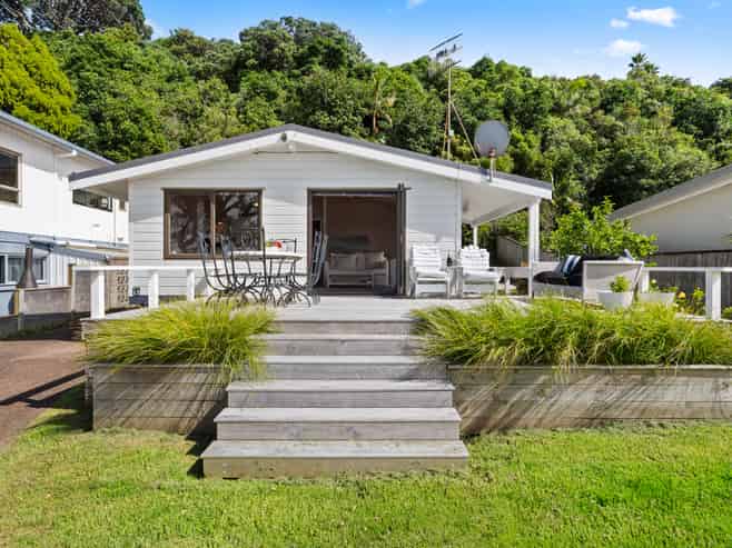 12 Matakatia Parade, Matakatia