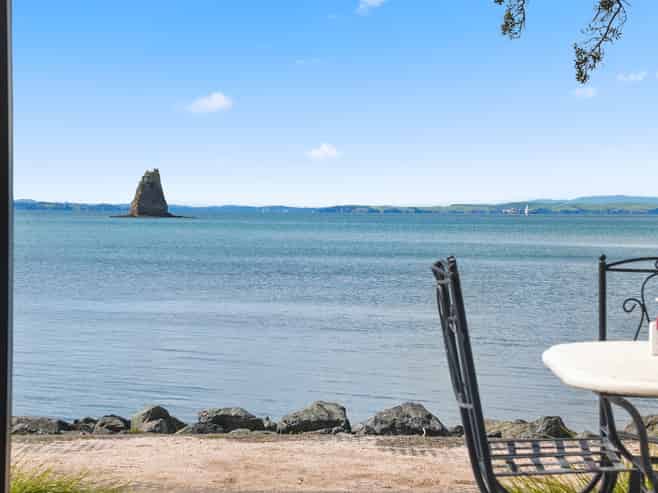 12 Matakatia Parade, Matakatia