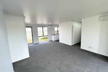 2/14A Keeling Road, Henderson