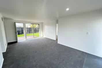 2/14A Keeling Road, Henderson