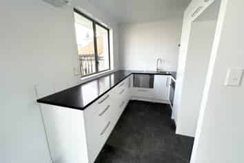 2/14A Keeling Road, Henderson