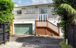 2/185 Shakespeare Road, Takapuna