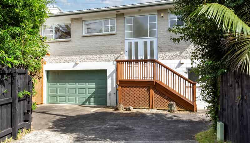 2/185 Shakespeare Road, Takapuna