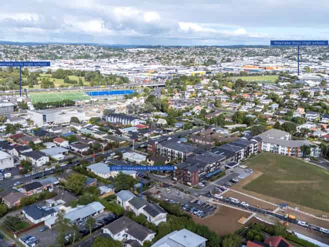 2/185 Shakespeare Road, Milford