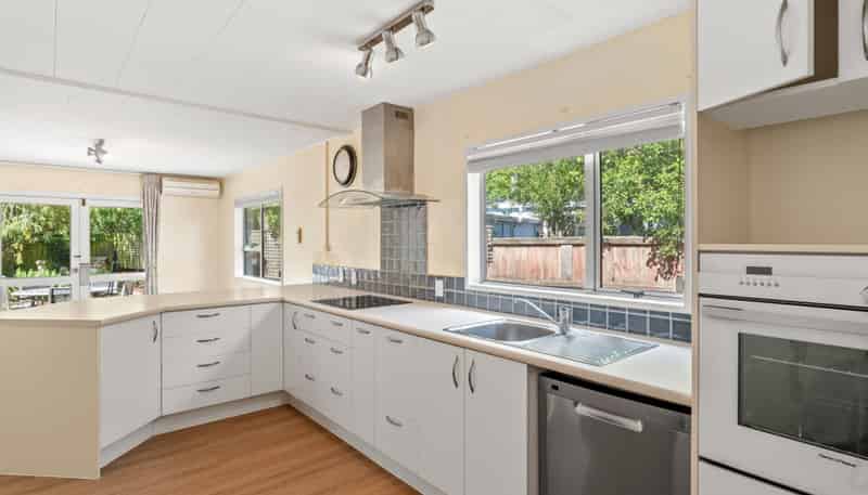 19 Tod Place, LINCOLN