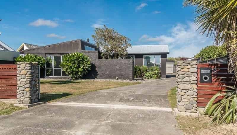 32 Kapanui Rd, Waikanae