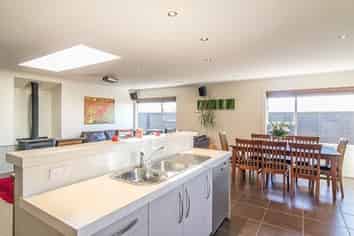 32 Kapanui Rd, Waikanae