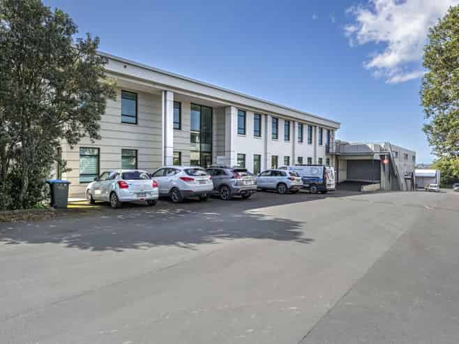 Functional office and warehouse in Rosebank