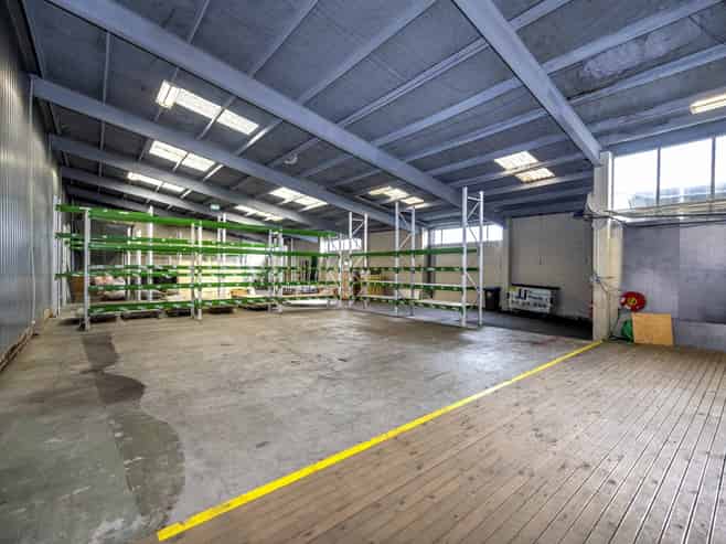 Functional office and warehouse in Rosebank