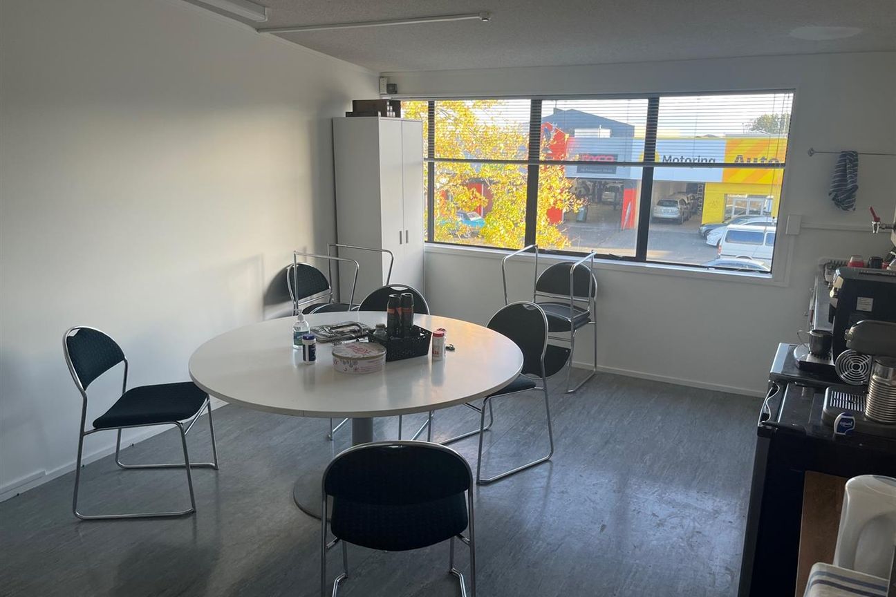 CENTRAL FRANKTON OFFICE/WAREHOUSE - Vista 6