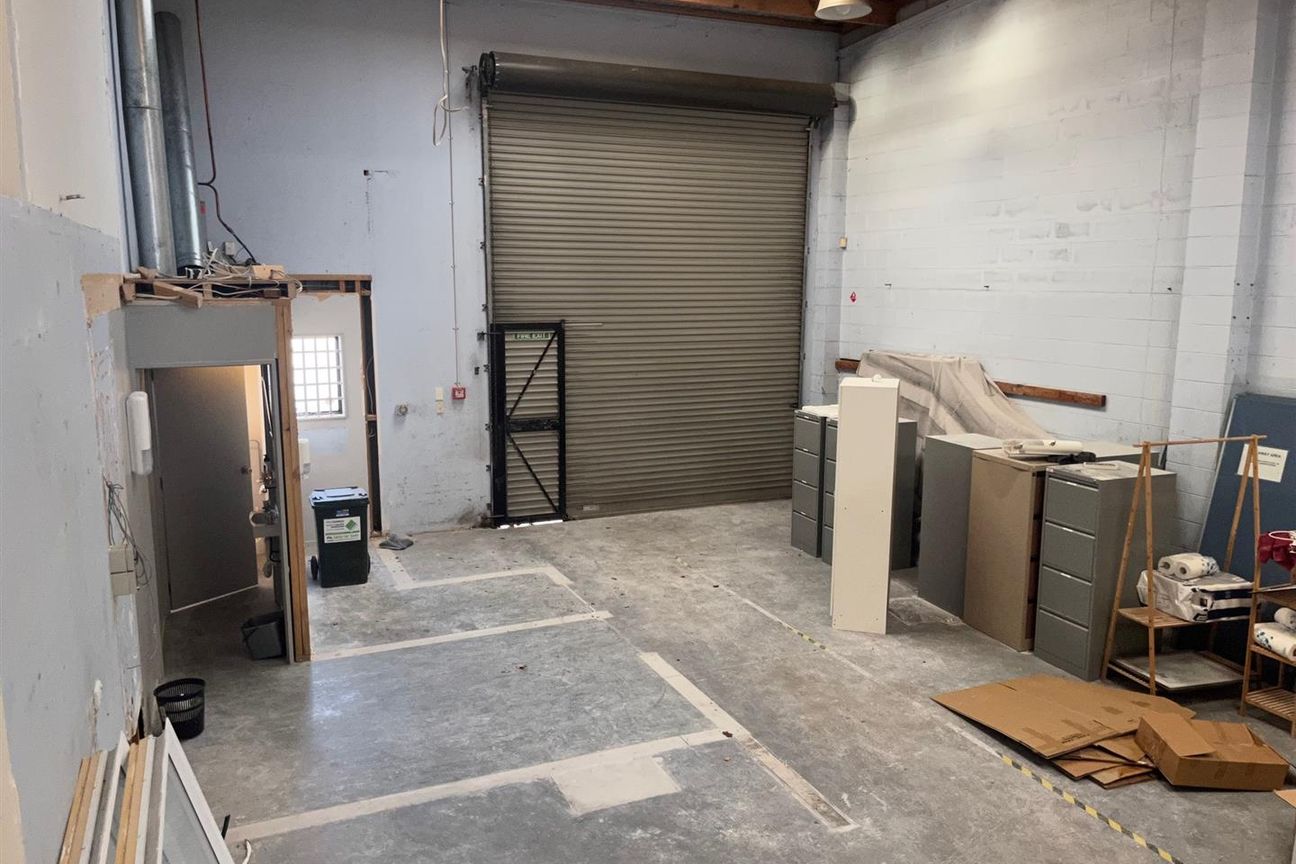 CENTRAL FRANKTON OFFICE/WAREHOUSE - Vista 2