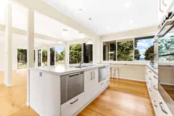 28 Schooner Avenue, Snells Beach