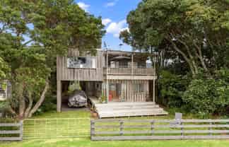 1684 East Coast Road, Whakatiwai